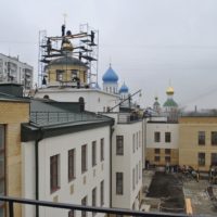 Воздвижение креста и купола на здание приютского дома Николо-Перервинского монастыря в Москве